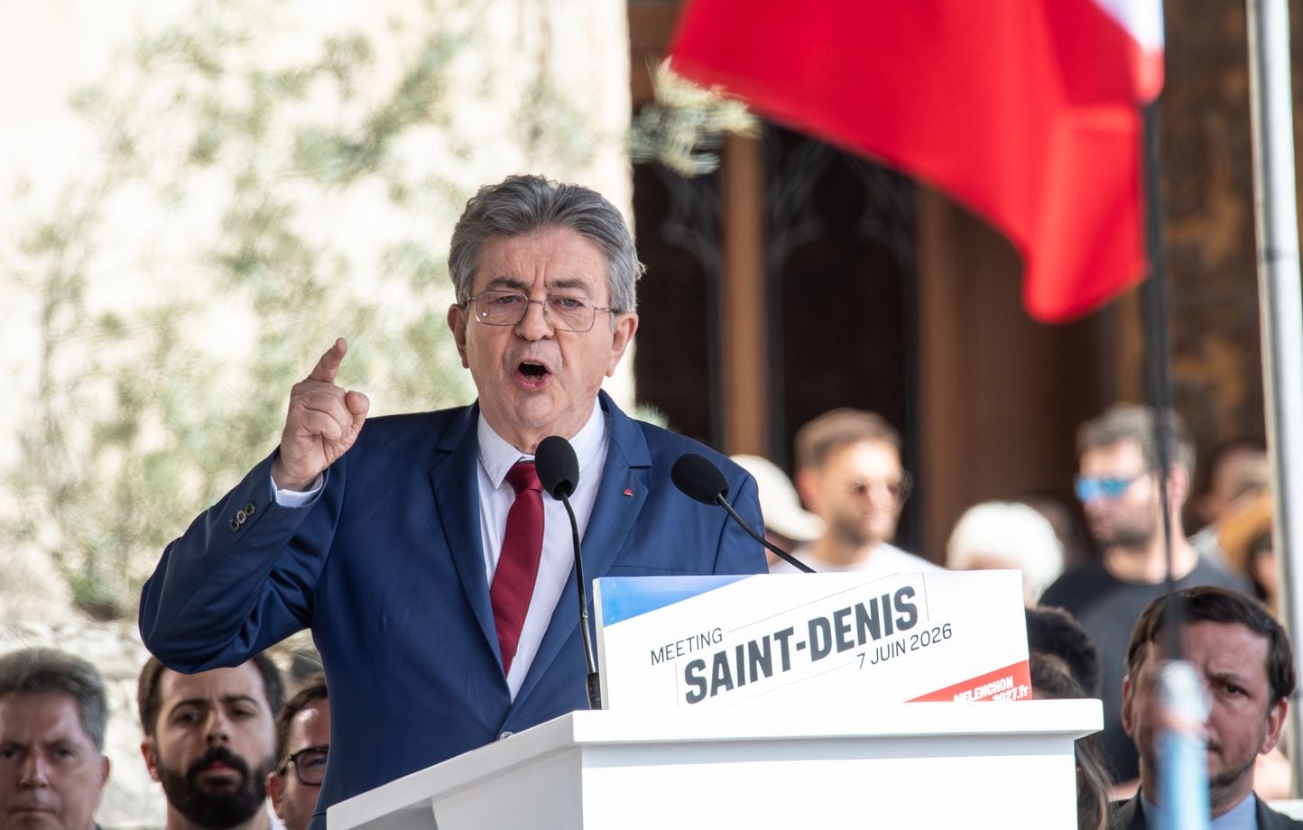Jean-Luc Mélenchon acusa a RN de defender el “supremacismo” en su primera reunión Jean-Luc Mélenchon acusa a RN de defender el “supremacismo” en su primera reunión